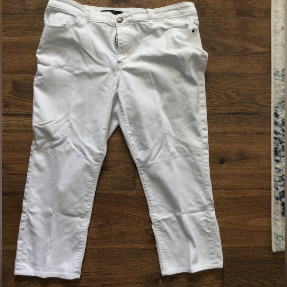 Simply Vera White 16W Mid Rise Capri Hardly Worn